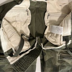 Abercrombie and Fitch men Cargo Camo military pants